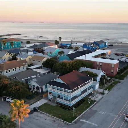 Top Deck Ocean View - 2 Bedroom Ocean Views & Hot Tub